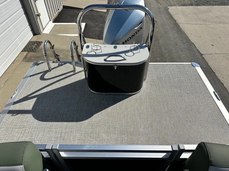 Slide: The Image of Avalon 2785 LSZ Quad Lounger 2026 - 11