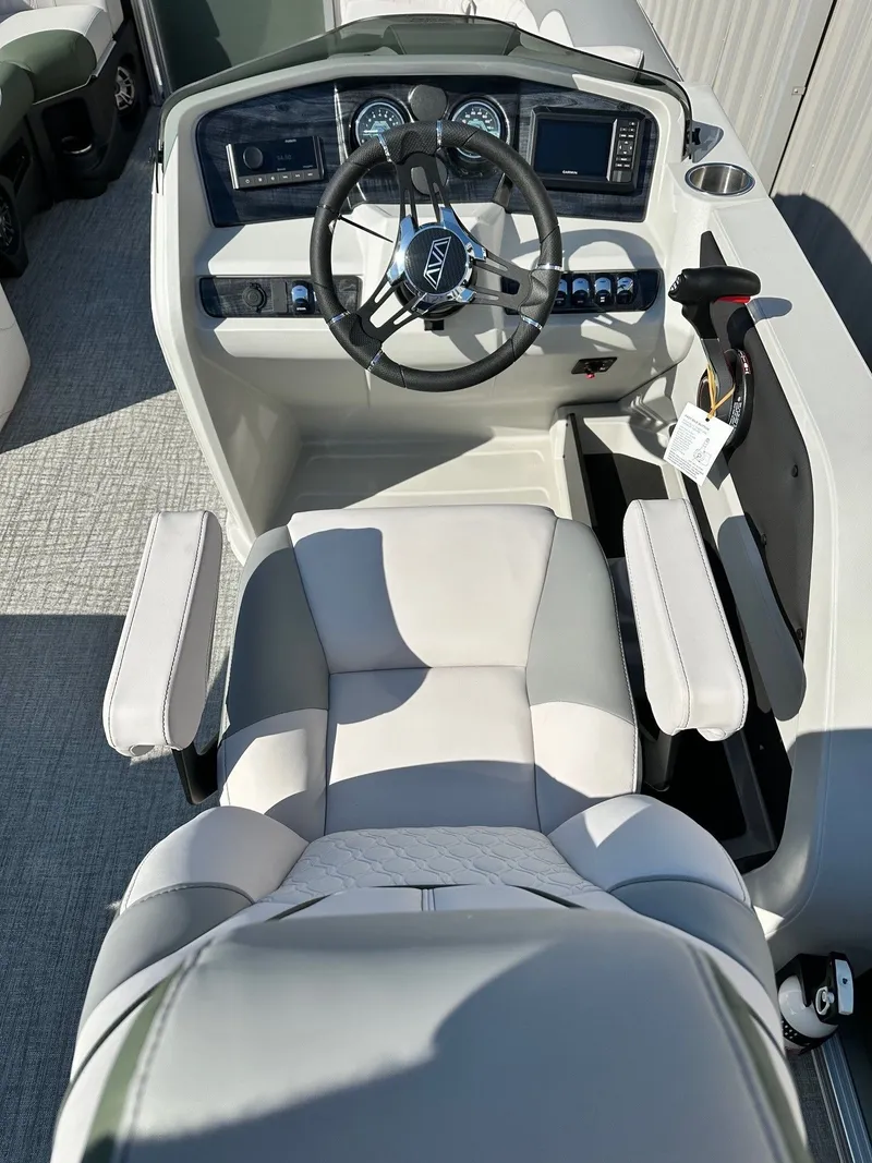 Slide: The Image of Avalon 2785 LSZ Quad Lounger 2026 - 6