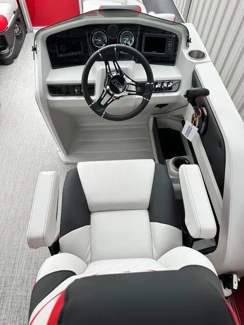 Slide: The Image of Avalon 2385 quad lounger 2026 - 6