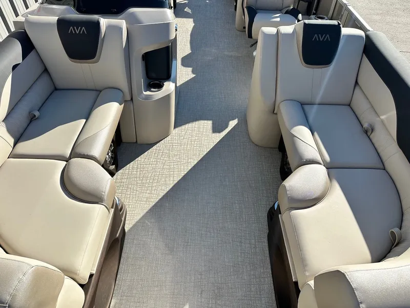 Slide: The Image of Avalon 2585 LSZ QUAD LOUNGER SHIFT 2026 - 6