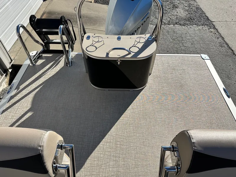 Slide: The Image of Avalon 2585 LSZ QUAD LOUNGER SHIFT 2026 - 8