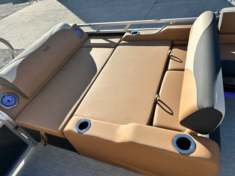 Slide: The Image of Avalon 2385 LSZ Virtual Rear Lounger 2026 - 9