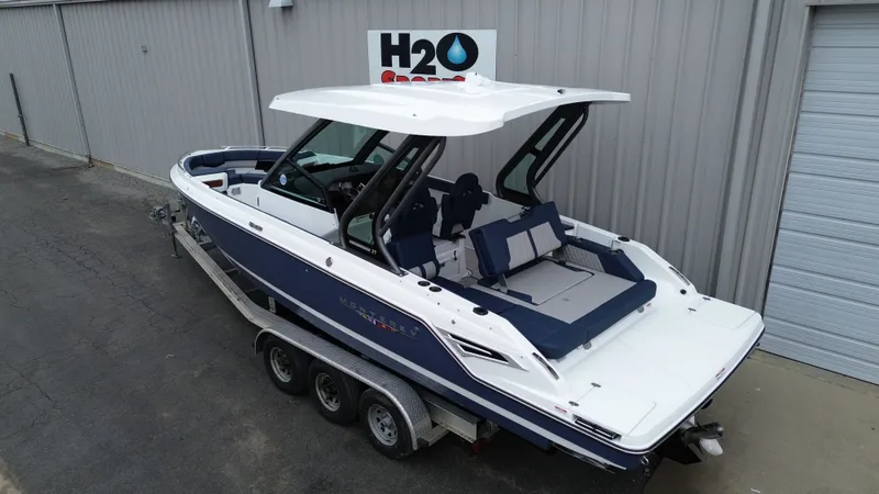 Slide: The Image of Monterey ELITE 27 SD BOWRIDER 2026 - 4