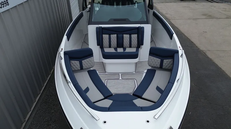 Slide: The Image of Monterey ELITE 27 SD BOWRIDER 2026 - 5