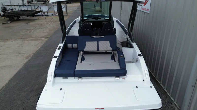 Slide: The Image of Monterey ELITE 27 SD BOWRIDER 2026 - 7