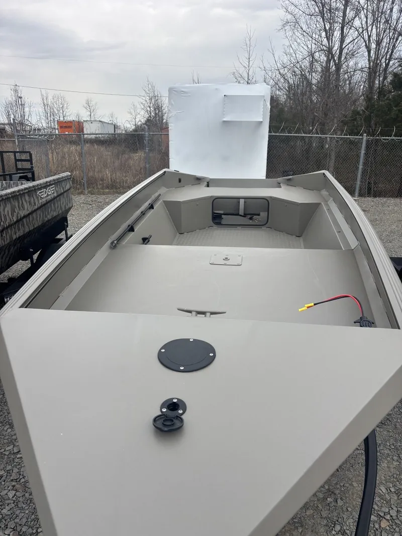 Slide: The Image of Edge Boats 553 Sportsman 2026 - 4