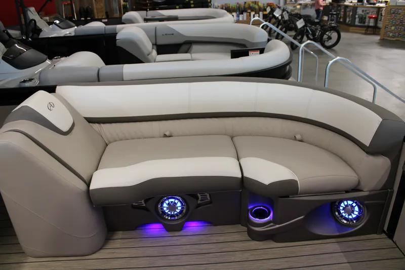 Slide: The Image of Avalon 2385 Avalon Catalina QL Tri-Toon 200 hp Suzuki 2022 - 5