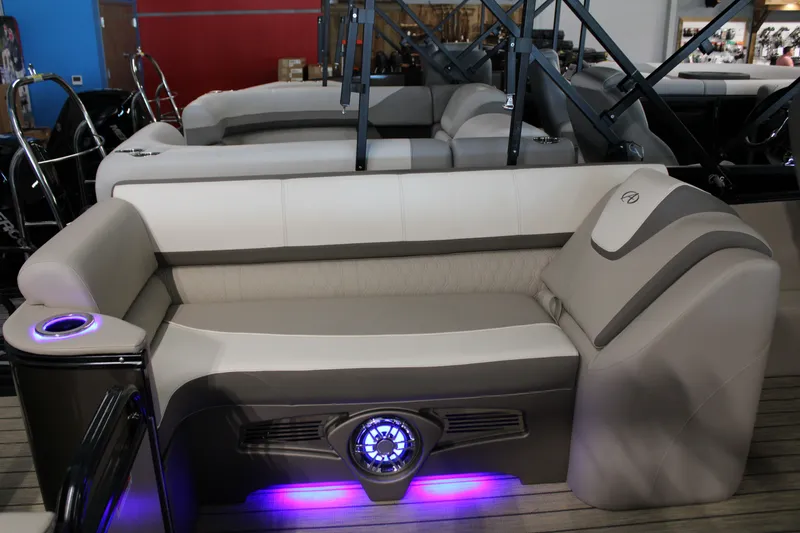 Slide: The Image of Avalon 2385 Avalon Catalina QL Tri-Toon 200 hp Suzuki 2022 - 6