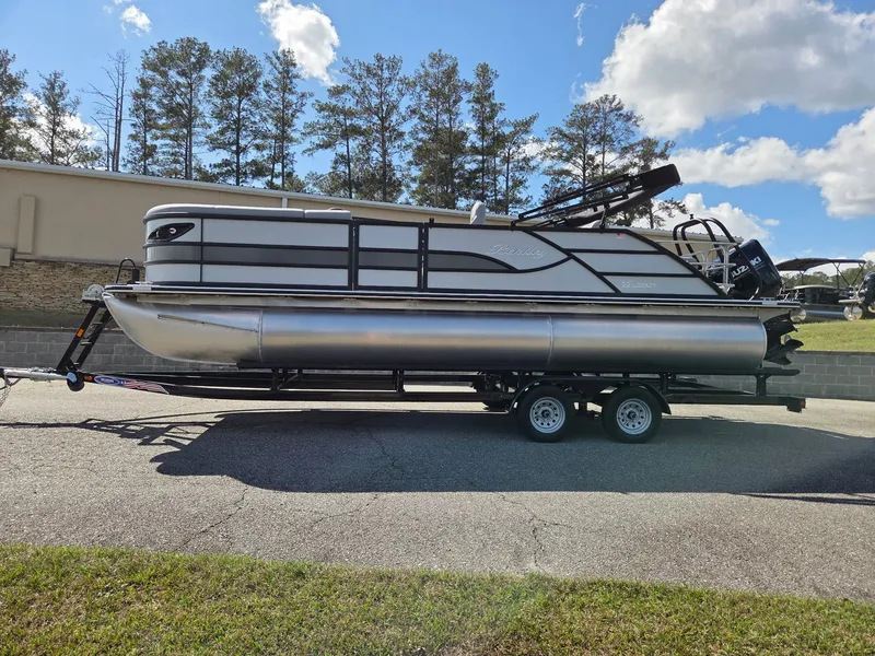 The Image of Bentley Pontoons Legacy 220 Swingback 2026 - 0