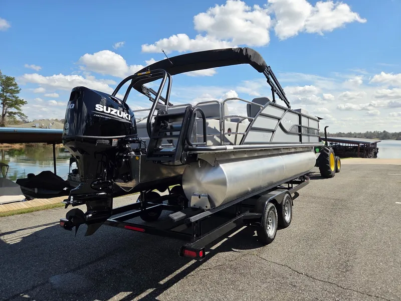 Slide: The Image of Bentley Pontoons Legacy 220 Swingback 2026 - 4