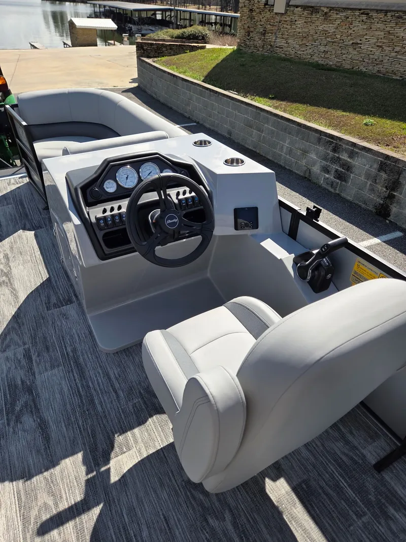 Slide: The Image of Bentley Pontoons Legacy 220 Swingback 2026 - 6