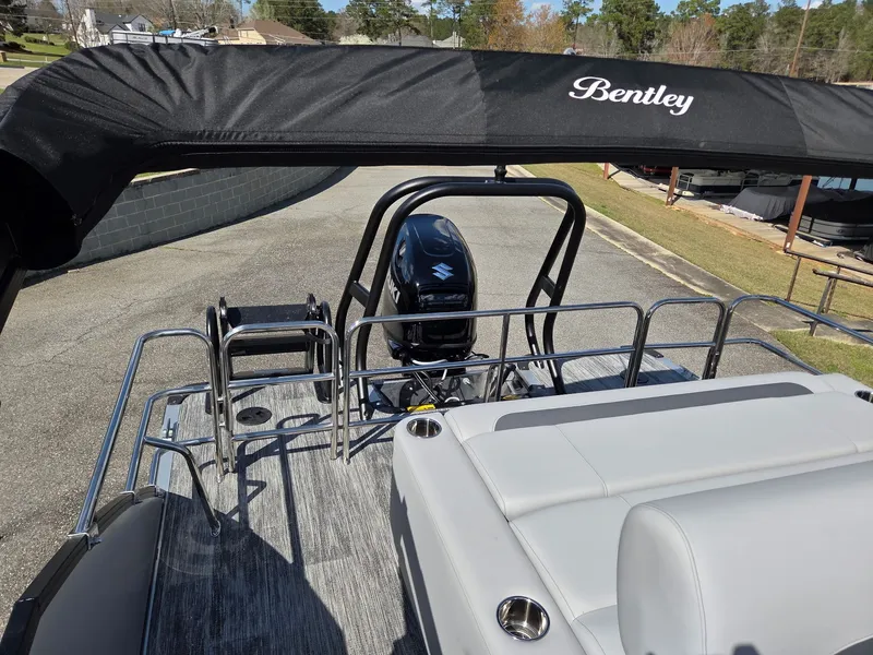 Slide: The Image of Bentley Pontoons Legacy 220 Swingback 2026 - 7