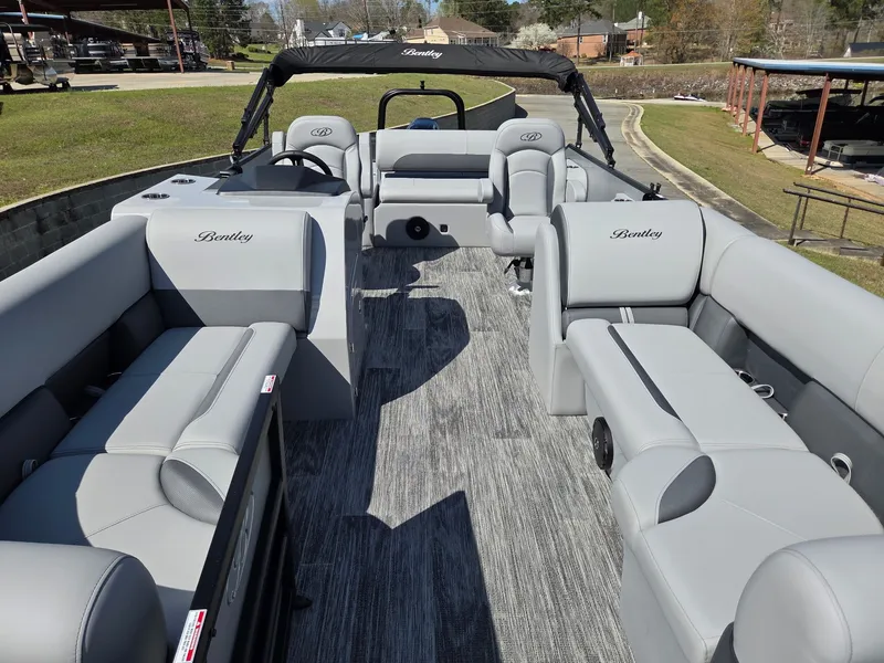 Slide: The Image of Bentley Pontoons Legacy 220 Swingback 2026 - 8