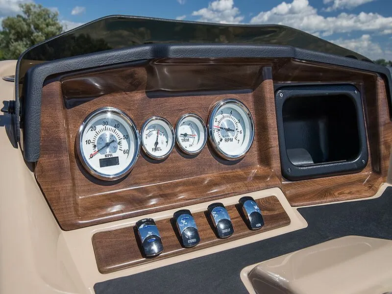 Slide: The Image of Crestliner RALLY DX 2017 - 18