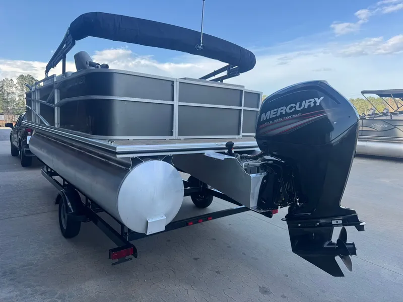 Slide: The Image of Crestliner RALLY DX 2020 - 2