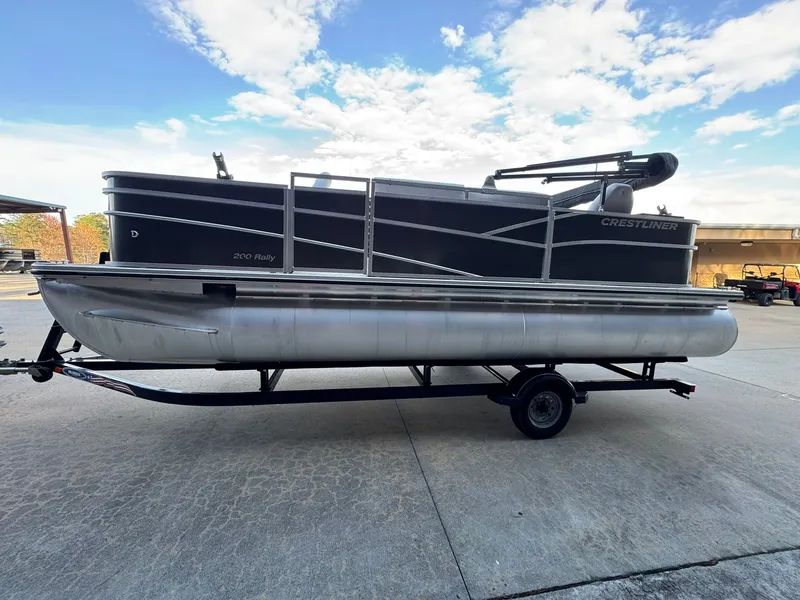 Slide: The Image of Crestliner RALLY DX 2020 - 3