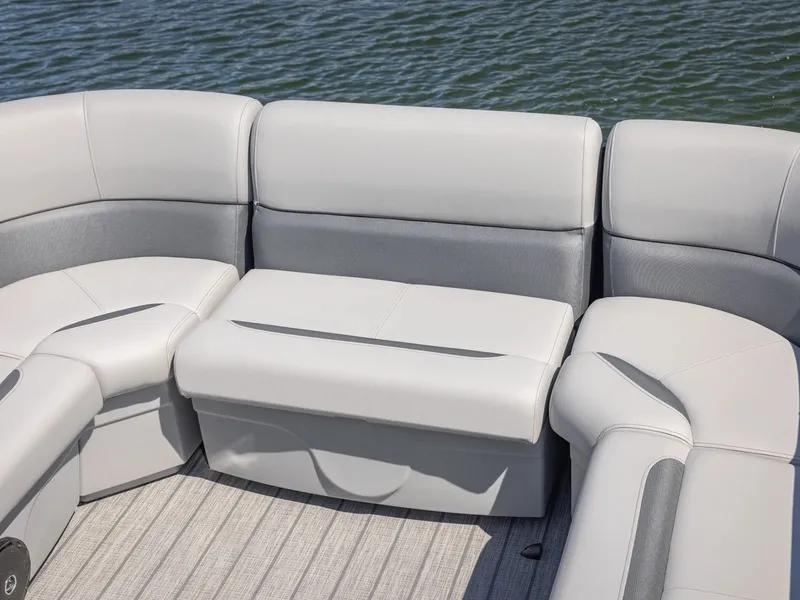 Slide: The Image of Bentley Pontoons LEGACY 220 QSB 2026 - 8