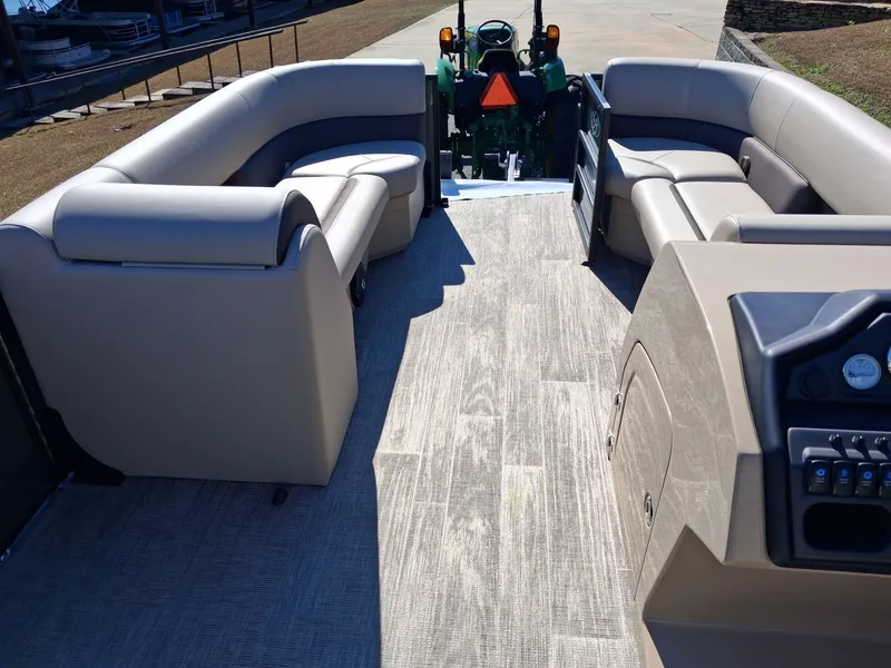 Slide: The Image of Bentley Pontoons Legacy 240 Swingback 2026 - 3
