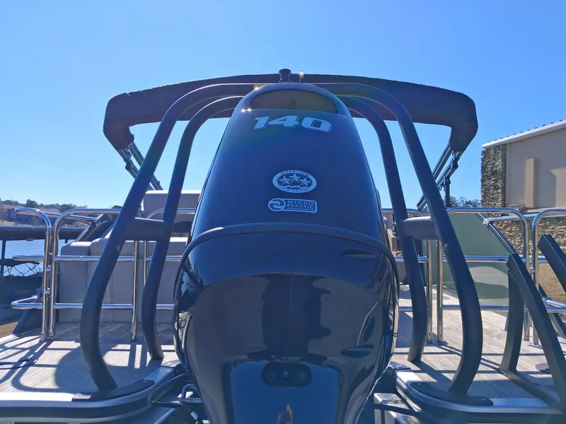 Slide: The Image of Bentley Pontoons Legacy 240 Swingback 2026 - 4