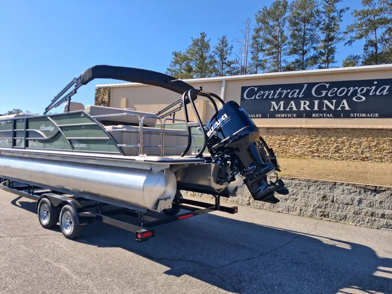Slide: The Image of Bentley Pontoons Legacy 240 Swingback 2026 - 5