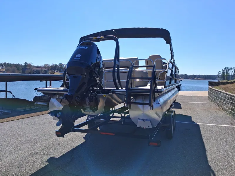 Slide: The Image of Bentley Pontoons Legacy 240 Swingback 2026 - 6