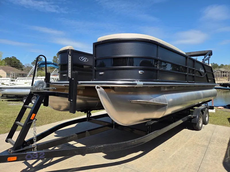 Slide: The Image of Bentley Pontoons Legacy 240 QSB 2026 - 2