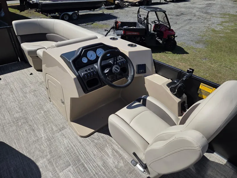 Slide: The Image of Bentley Pontoons Legacy 240 QSB 2026 - 3