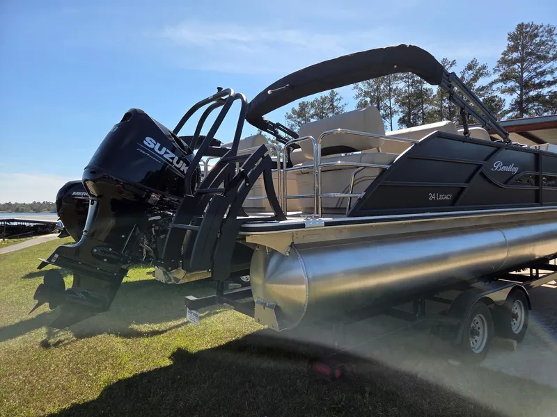Slide: The Image of Bentley Pontoons Legacy 240 QSB 2026 - 6