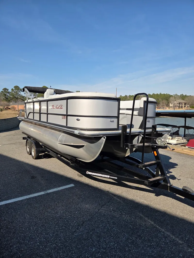 Slide: The Image of Bentley Pontoons navigator 2023 - 3