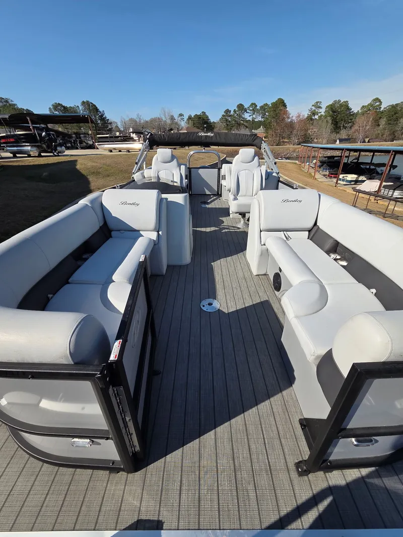 Slide: The Image of Bentley Pontoons navigator 2023 - 6