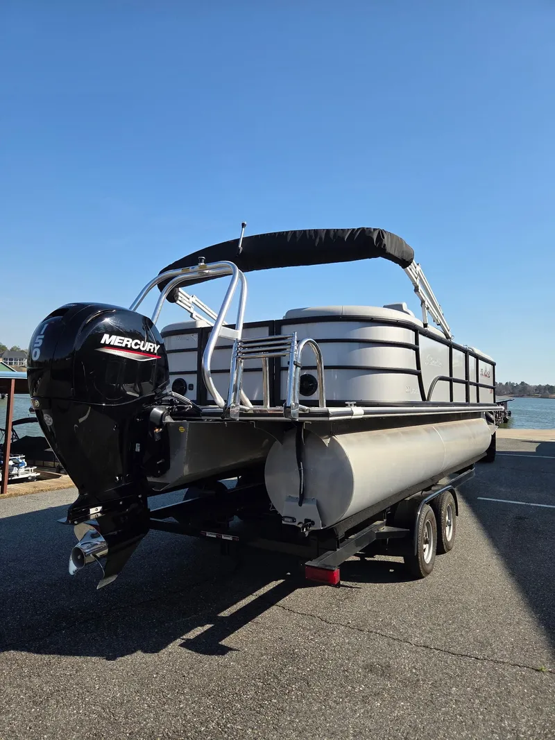 Slide: The Image of Bentley Pontoons navigator 2023 - 8