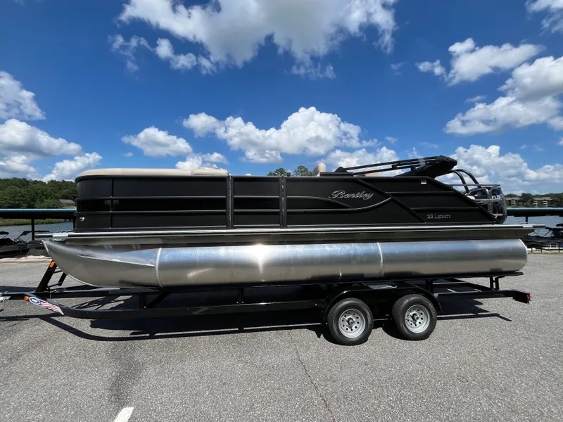 The Image of Bentley Pontoons Legacy 240 Swingback 2026 - 0