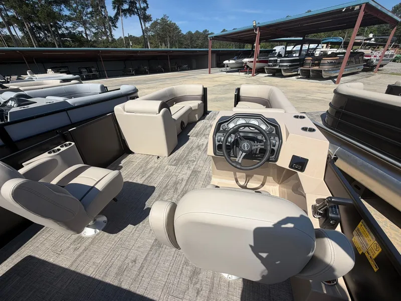 Slide: The Image of Bentley Pontoons Legacy 240 Swingback 2026 - 10