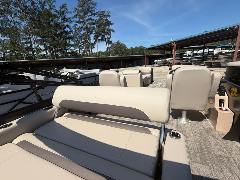 Slide: The Image of Bentley Pontoons Legacy 240 Swingback 2026 - 8