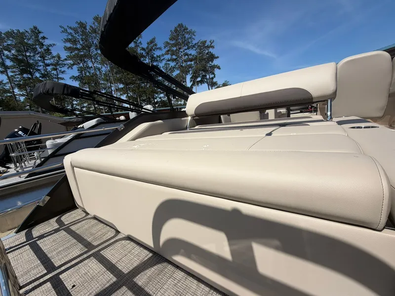 Slide: The Image of Bentley Pontoons Legacy 240 Swingback 2026 - 9