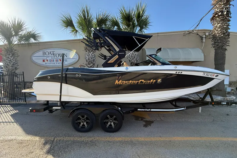 The Image of 2023 MasterCraft X22 boat on trailer at Boat Town dealership. - 0