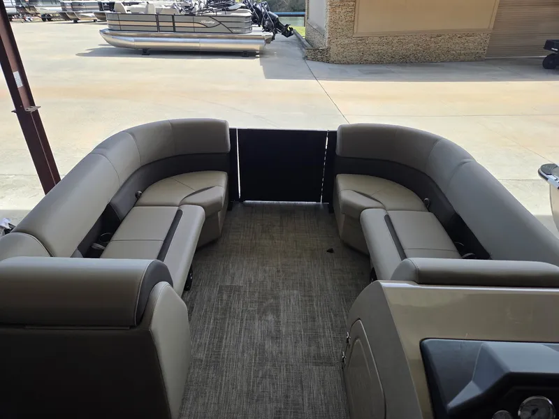 Slide: The Image of Bentley Pontoons Legacy Quad 223 2026 - 5