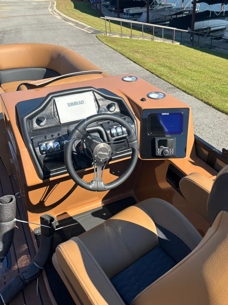 Slide: The Image of Bentley Pontoons Elite 223 Admiral 2026 - 1