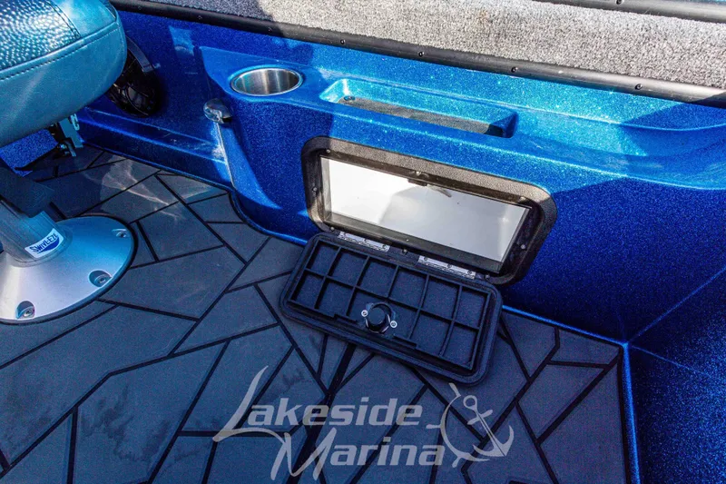 Slide: The Image of 2024 Recon 985 SC boat interior with storage compartment and swivel seat. - 28