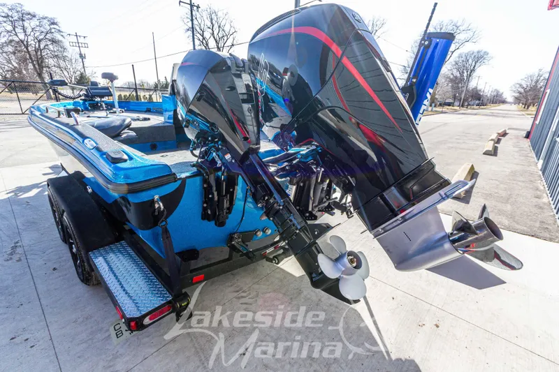 Slide: The Image of 2024 Recon 985 SC boat with powerful outboard motor at Lakeside Marina. - 5