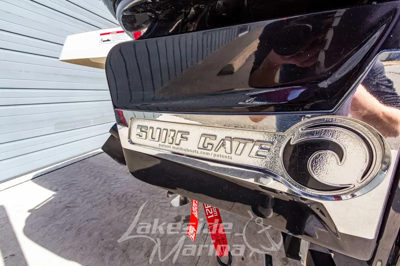 Slide: The Image of 2023 Chaparral 21 Surf boat with Surf Gate feature, close-up view. - 10