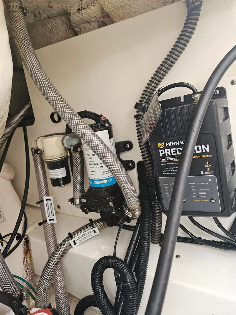 Slide: The Image of Robalo Cayman 246 2021 - 14