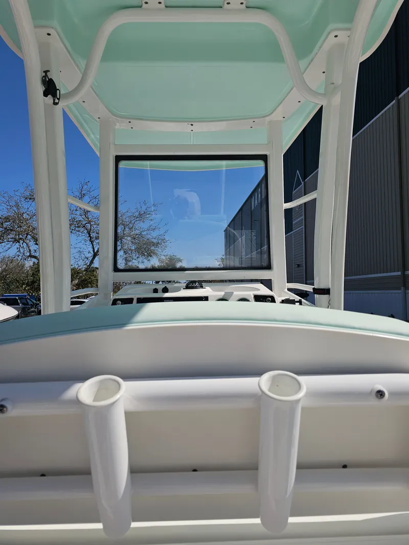 Slide: The Image of Robalo Cayman 246 2021 - 17