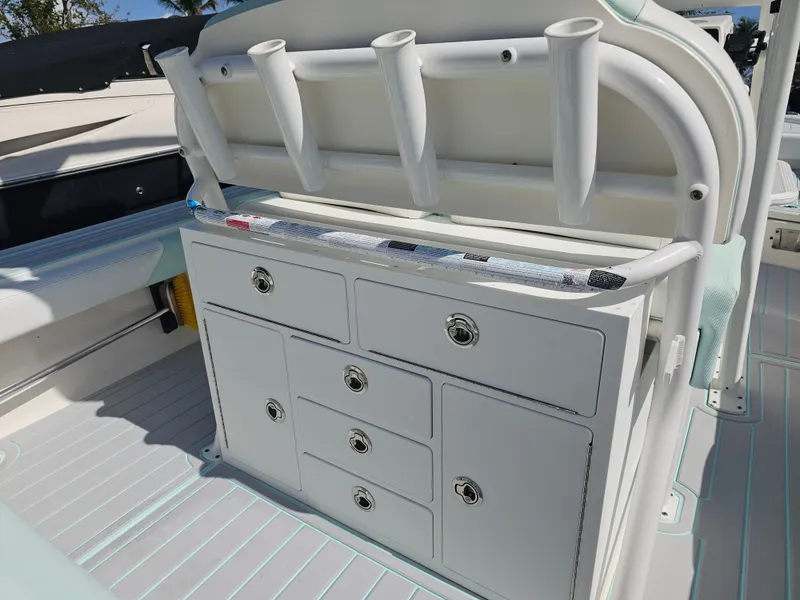 Slide: The Image of Robalo Cayman 246 2021 - 2