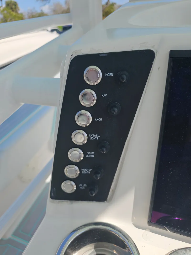 Slide: The Image of Robalo Cayman 246 2021 - 20