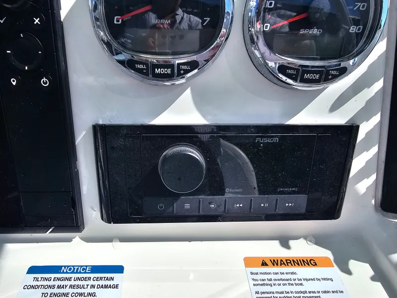 Slide: The Image of Robalo Cayman 246 2021 - 22