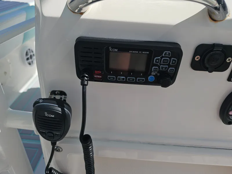 Slide: The Image of Robalo Cayman 246 2021 - 23