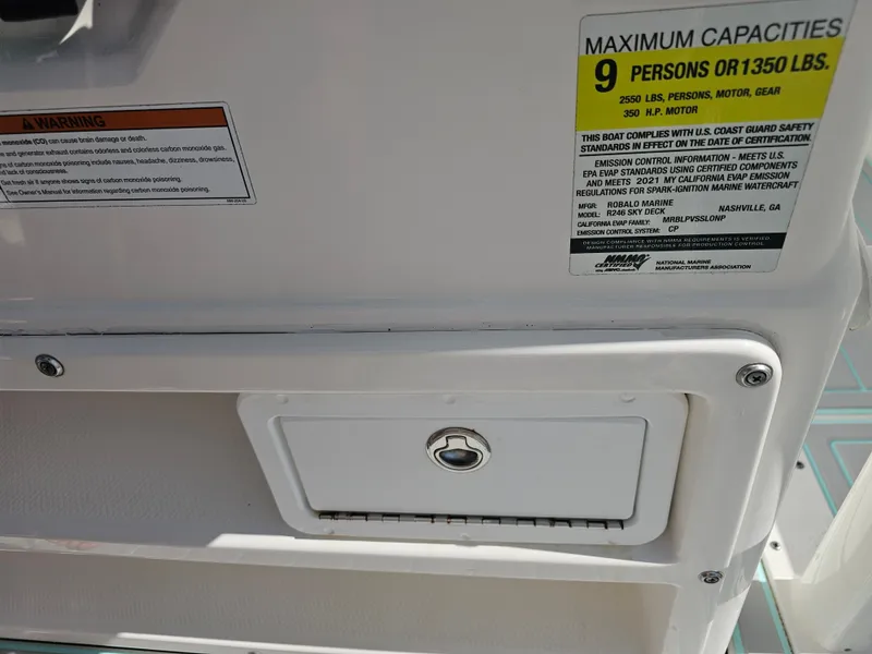 Slide: The Image of Robalo Cayman 246 2021 - 25