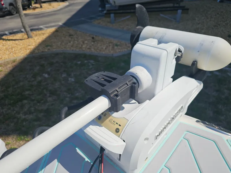 Slide: The Image of Robalo Cayman 246 2021 - 28