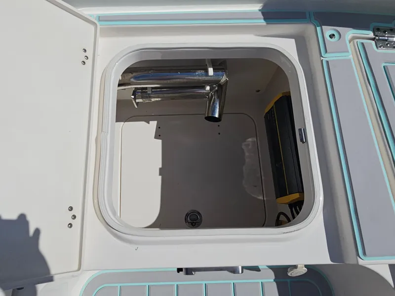 Slide: The Image of Robalo Cayman 246 2021 - 35